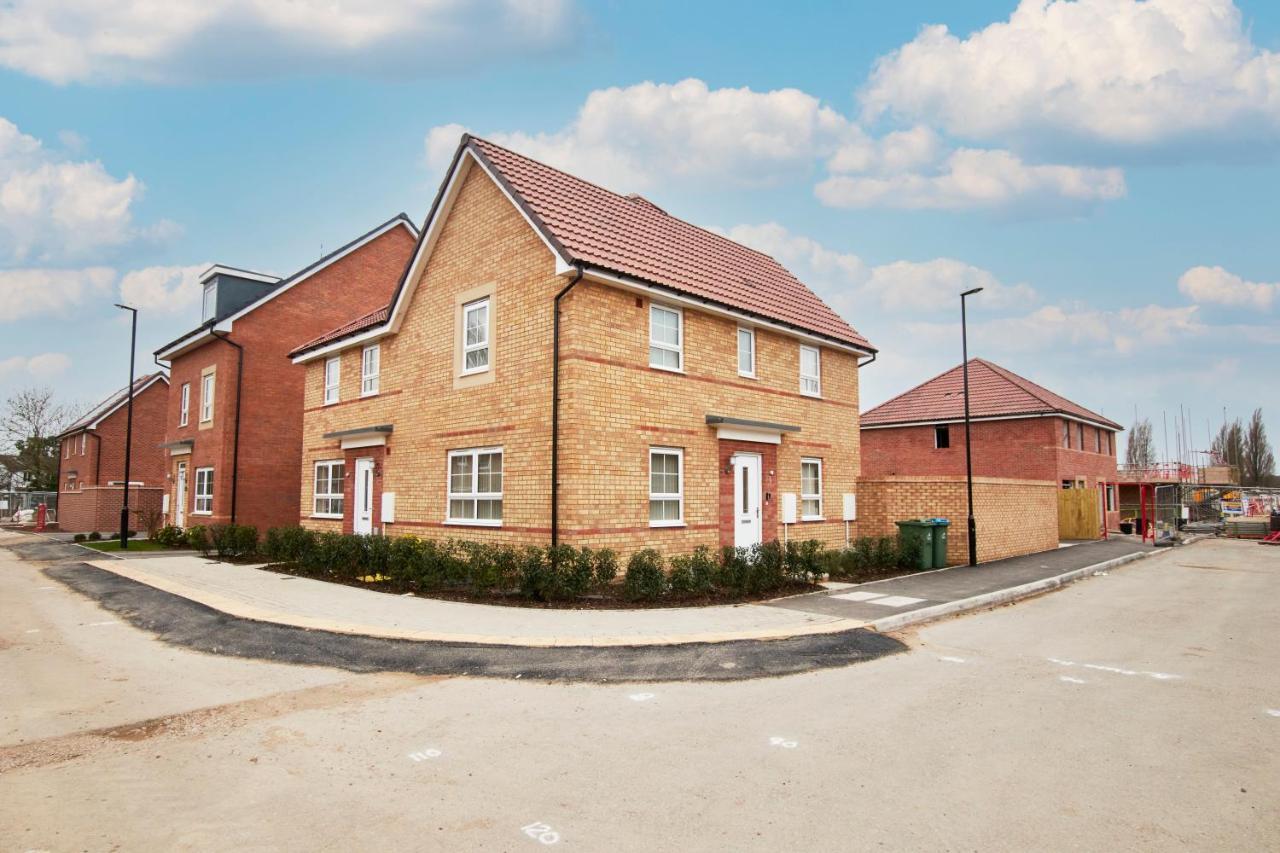 Superb 3Br House In Coventry Sleeps 9 W/Parking Villa Buitenkant foto