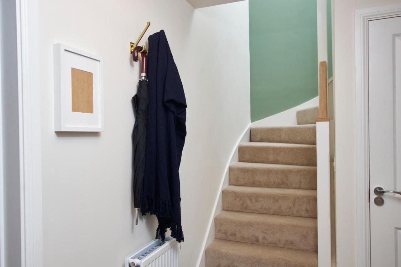 Superb 3Br House In Coventry Sleeps 9 W/Parking Villa Buitenkant foto
