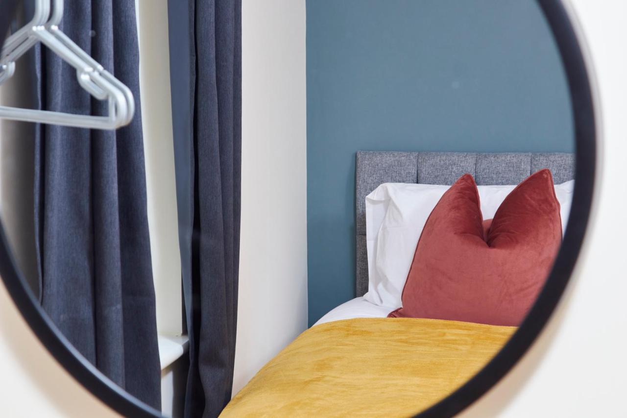 Superb 3Br House In Coventry Sleeps 9 W/Parking Villa Buitenkant foto